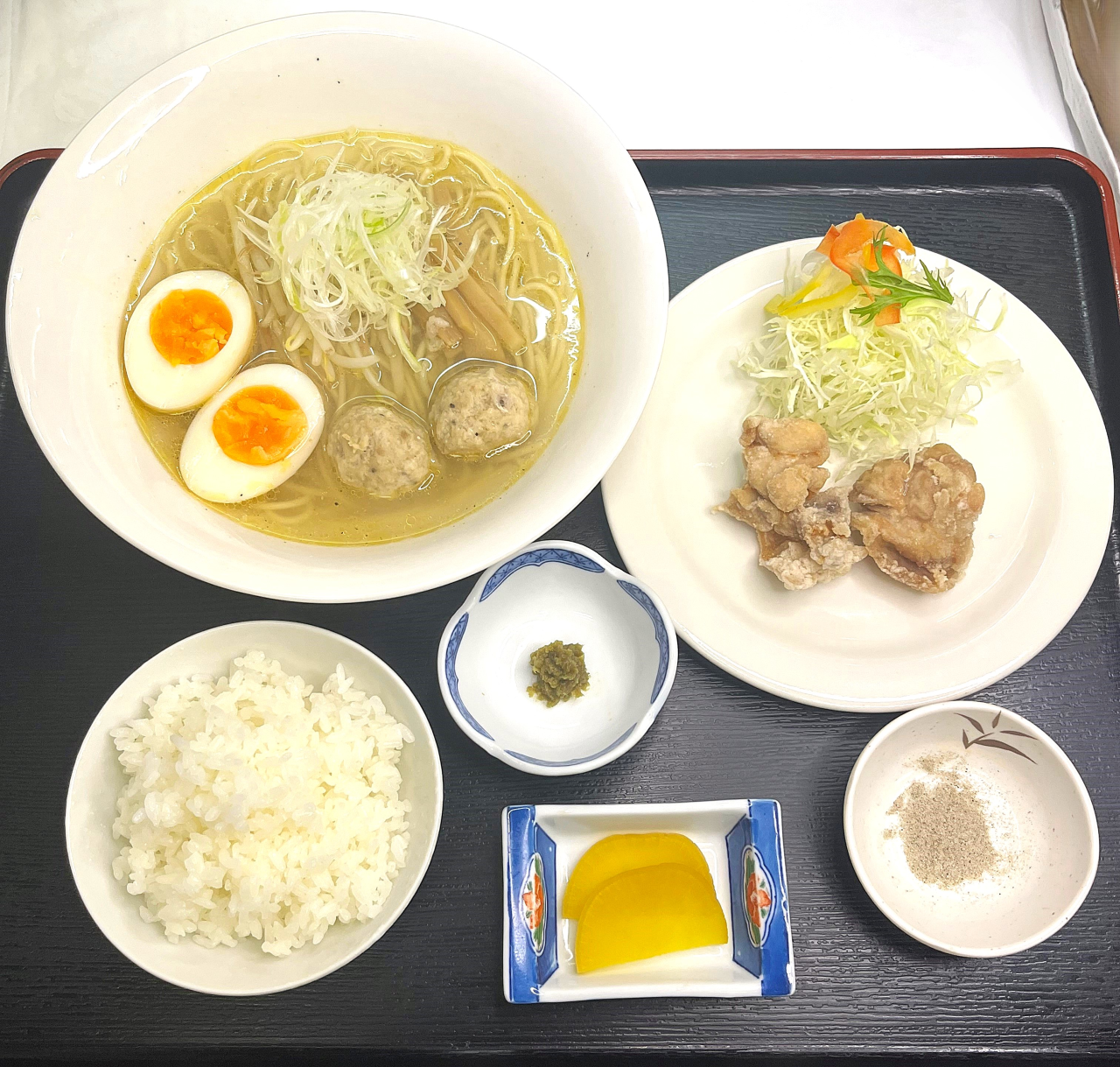 高知県吾川郡いの町/道の駅木の香/ラーメン定食・唐揚げ（ゆずこしょう付き）